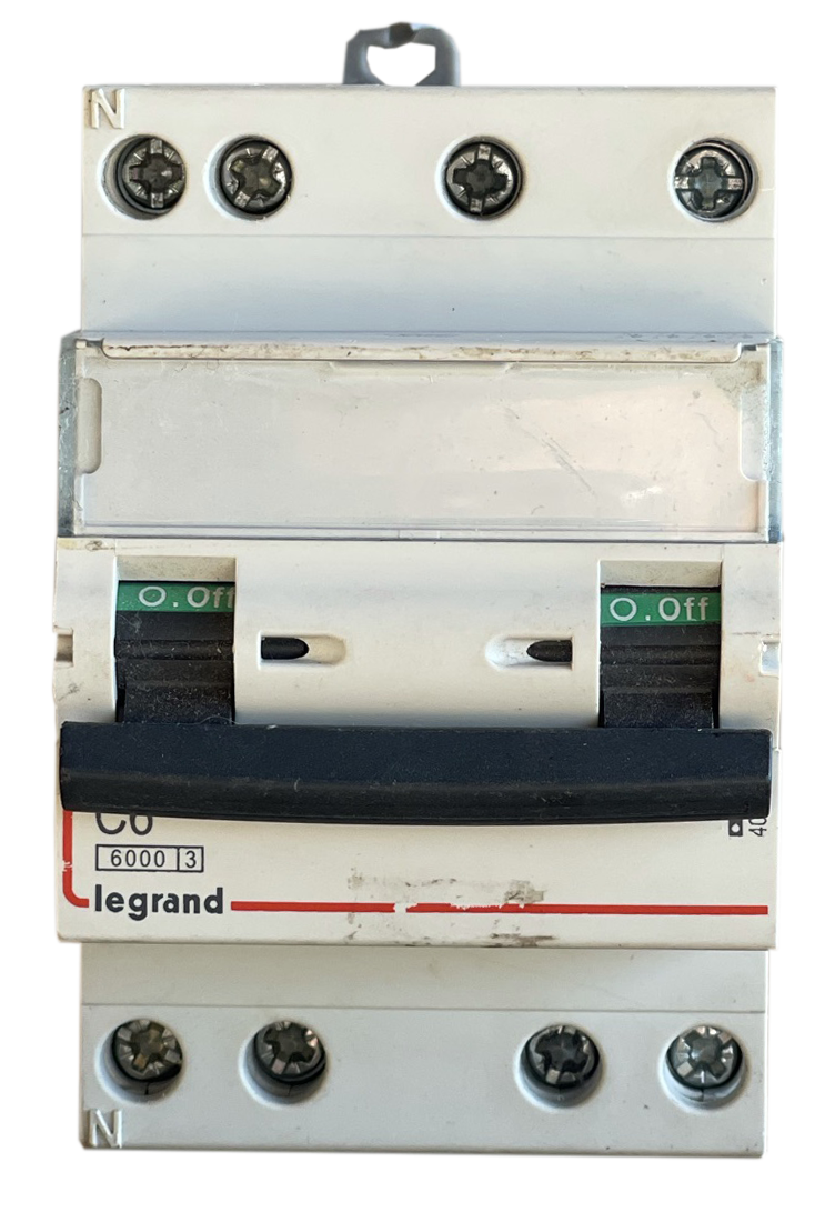 Legrand — disjoncteur 3P + N